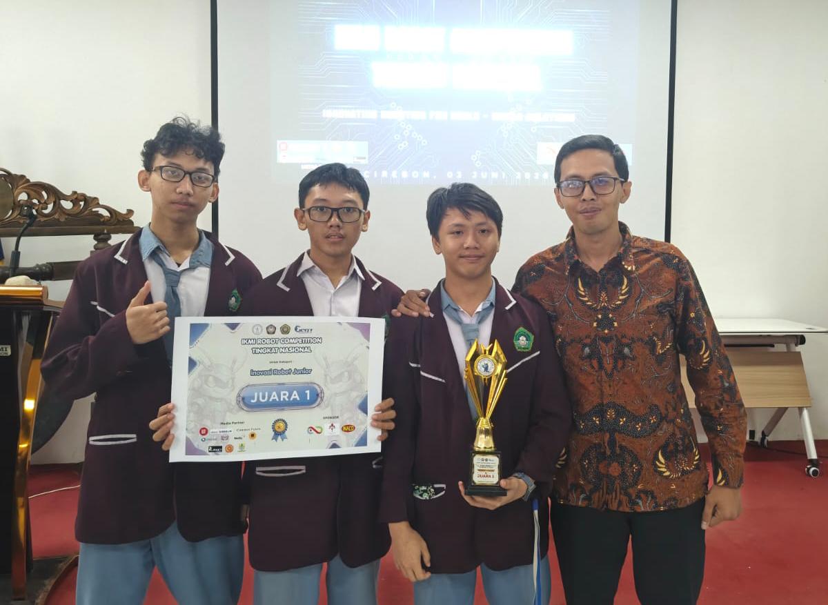 Smart Greenhouse Antar Tim Robotik MAN 2 Kota Cirebon  Juara 1 Lomba Robot Nasional