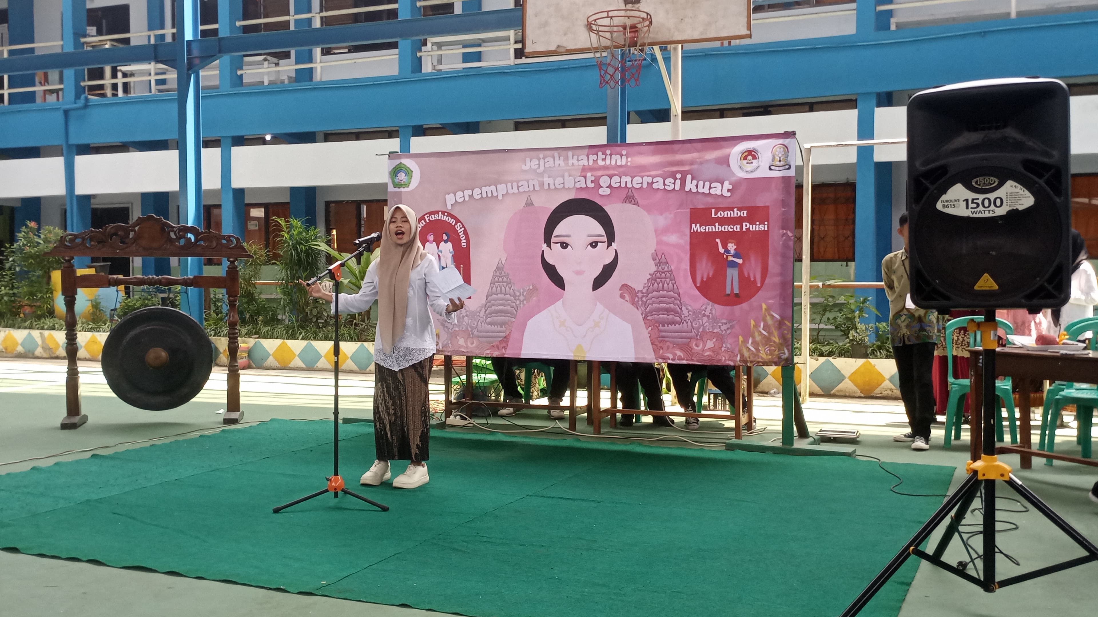 Peringati Hari Kartini, MAN 2 Kota Cirebon Gelar Lomba Puisi dan Fashion Show
