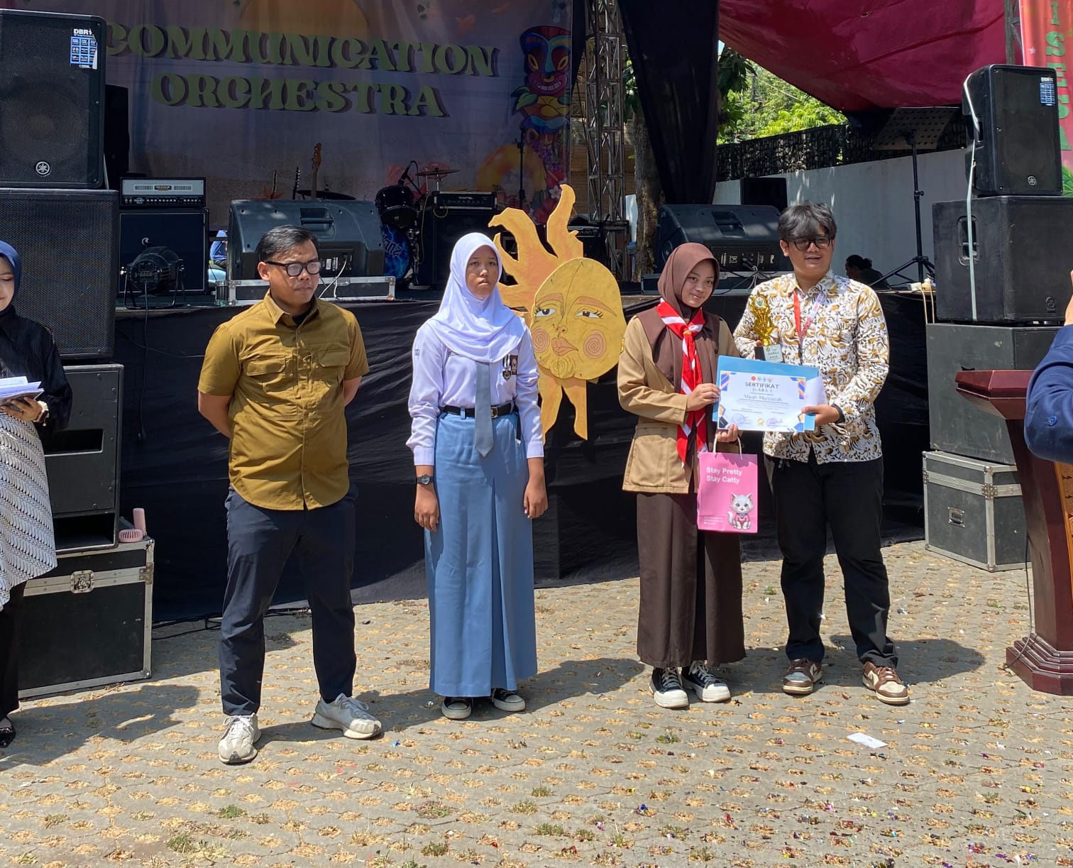 Siswi MAN 2 Kota Cirebon Raih Juara 3 Lomba Creative Video Comchestra UMC