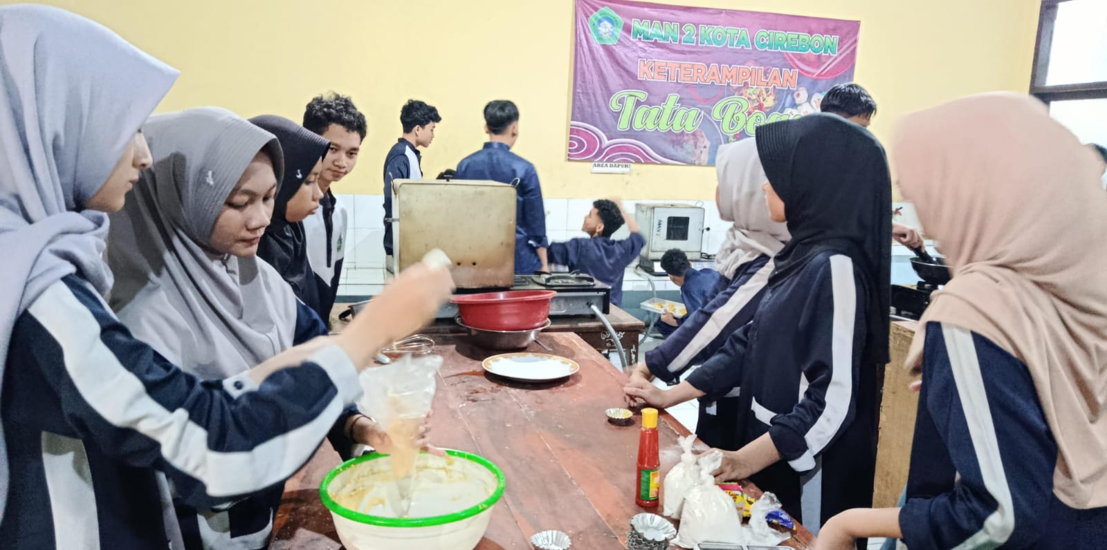 Asesmen Praktik Tata Boga, Siswa MAN 2 Kota Cirebon Olah Choux Pastry