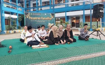 Penampilan Hadroh Semarakkan Hari Ketiga Pesantren Ramadan MAN 2 Kota Cirebon