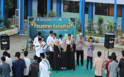 Penampilan Hadroh MAN 2 Kota Cirebon Semarakkan Hari Ketiga Pesantren Ramadan