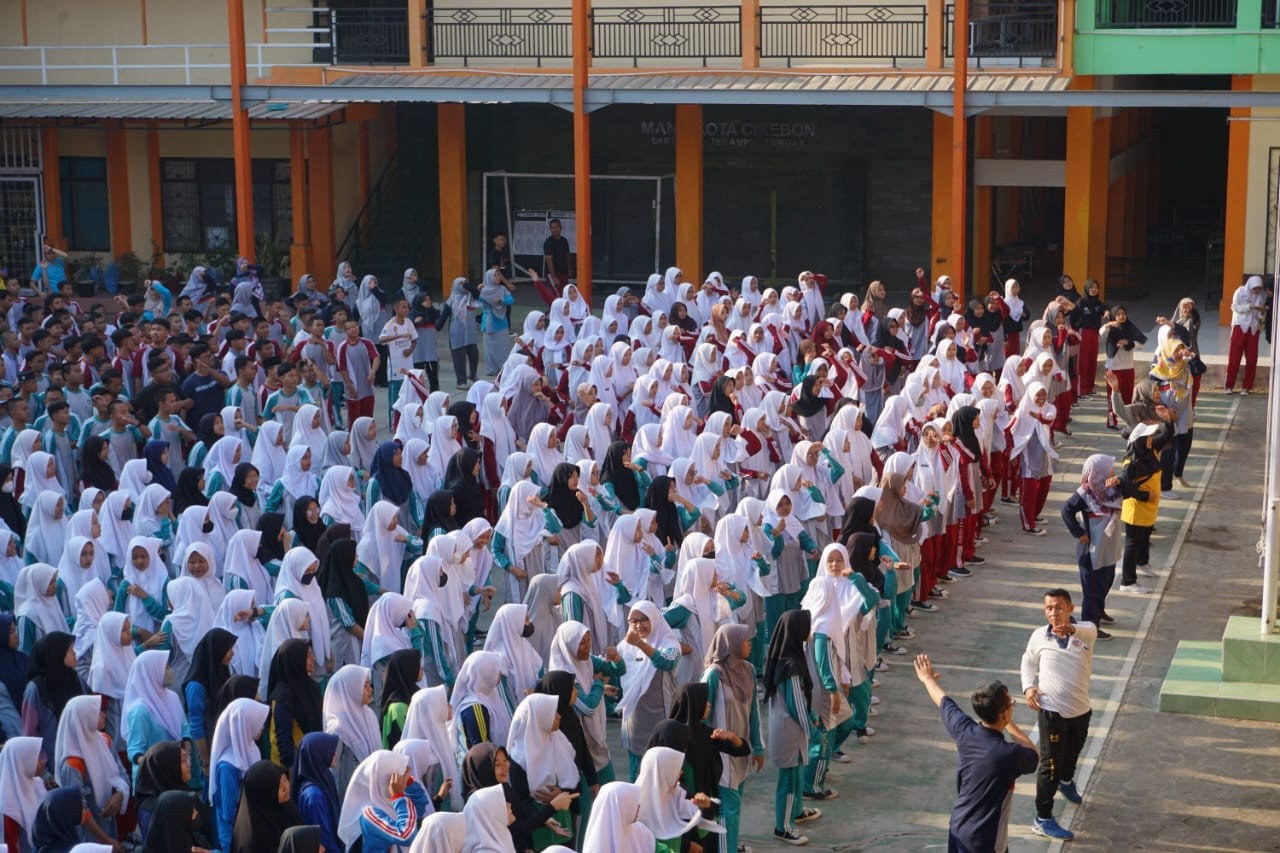 Gambar 4. Olahraga Bersama Seluruh Elemen MAN 2 Kota Cirebon
